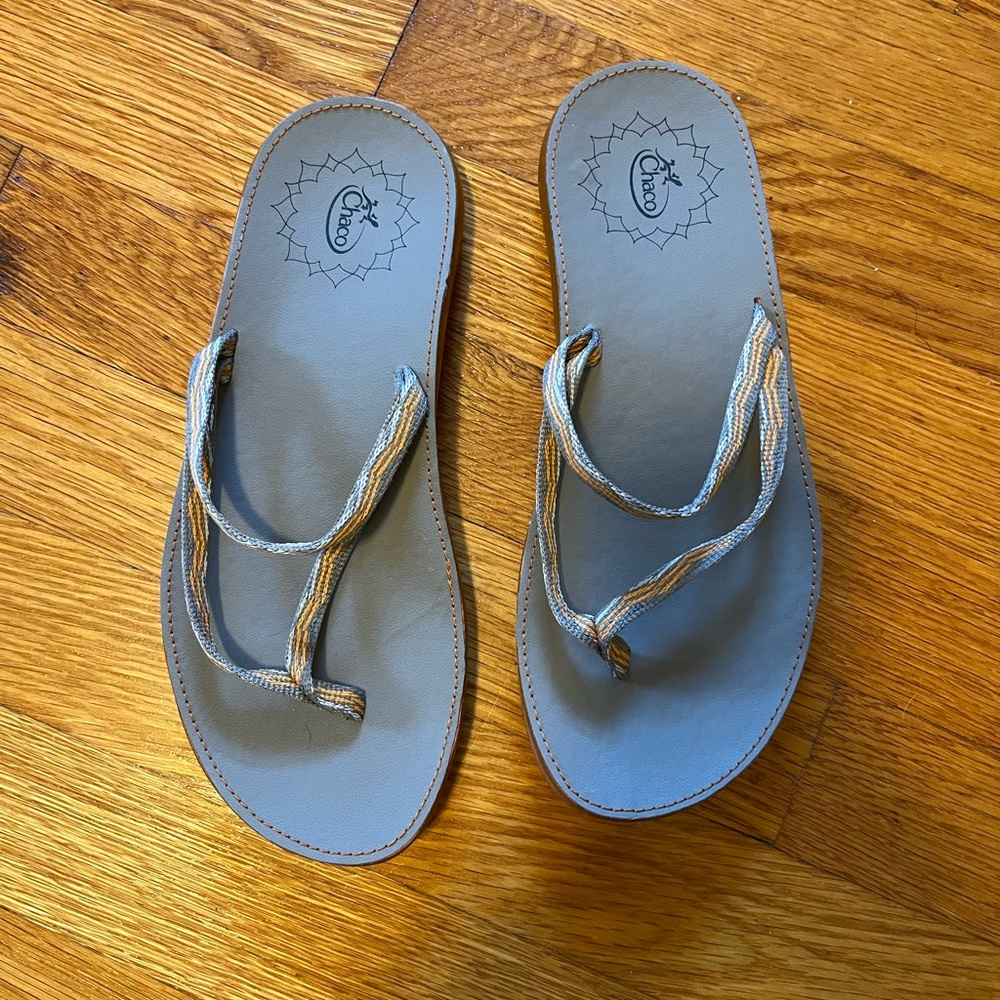 Chaco Women’s Abbey Sandals Three Strap Thong Flip Flop Collegiate Sun W6 New